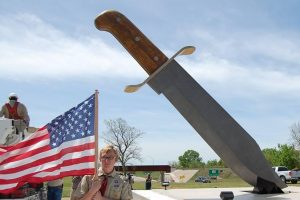 引用 : http://www.upi.com/Odd_News/2016/04/08/Town-of-Bowie-Texas-seeks-record-for-worlds-largest-knife/4301460140813/