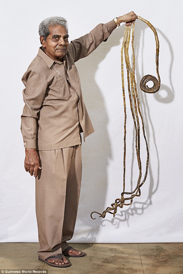 引用 : http://www.dailymail.co.uk/femail/article-3254964/Indian-man-Shridhar-Chillal-says-plans-cut-record-breaking-fingernails-donate-museum.html