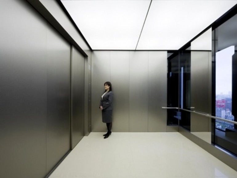 出典：https://www.zdnet.com/article/mitsubishi-installs-worlds-largest-elevator-in-japan-80-passengers-per-car/