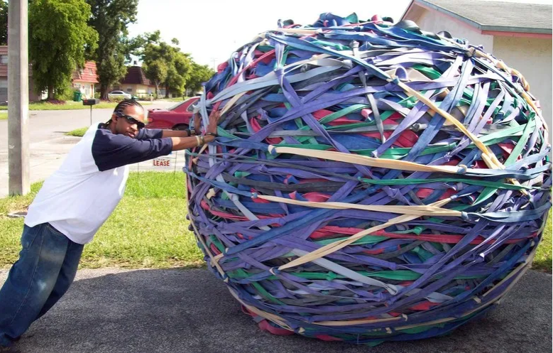 出典:https://www.guinnessworldrecords.com/world-records/largest-rubber-band-ball