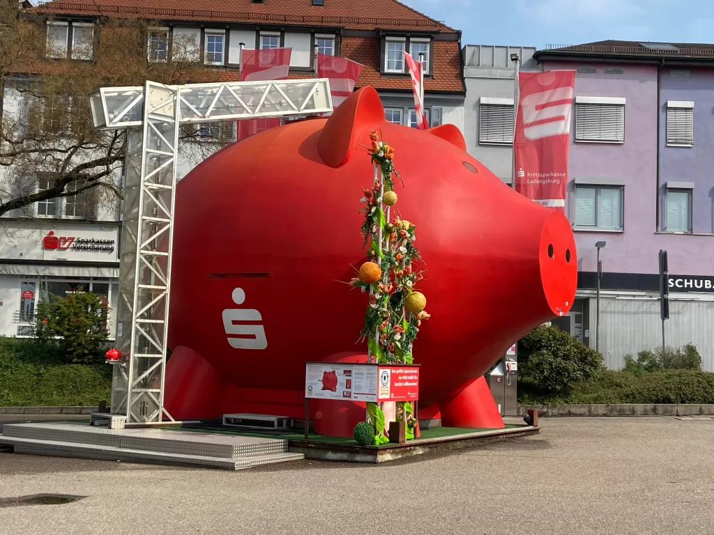 世界一大きい豚の貯金箱